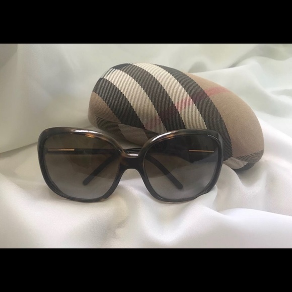 Vintage Never Worn Burberry Women’s Sunglasses - Picture 1 of 8